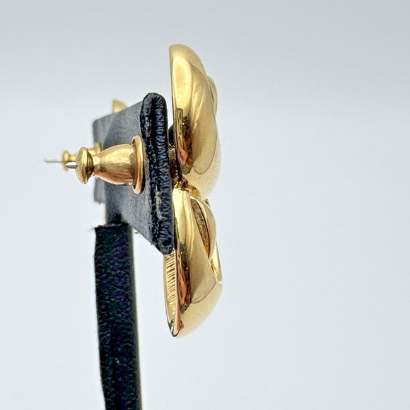 Vintage Monet Abstract Arrow Swirl Pierced Earrings Gold Tone 80s Retro Unusual - Picture 5 of 9